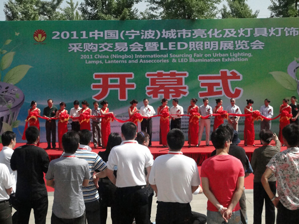 EP girl向觀眾派發Expo Pack