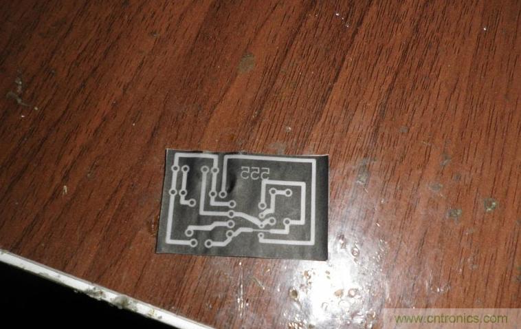 DIY菜鳥福音！感光干膜PCB負(fù)片輸出的一種方法！