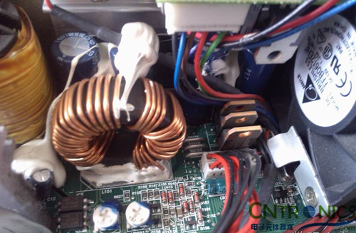 網(wǎng)友下雪天拆解DELL 12V 57.3A的開關(guān)電源自?shī)首詷? width=