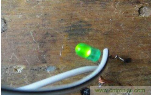 創(chuàng)意DIY！迷你風(fēng)力發(fā)電機！