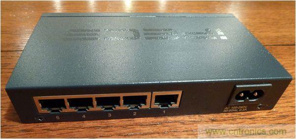 拆解：一探究竟以太網交換機為何遭雷擊就關機