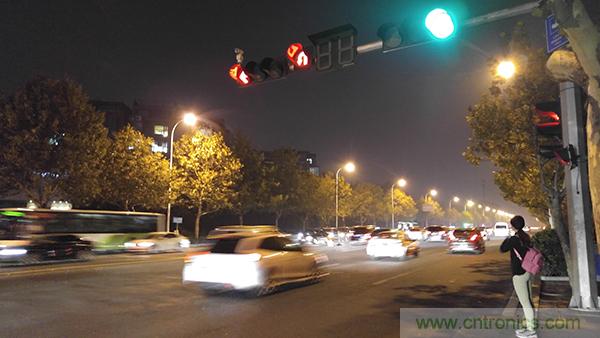 業界良心 LG V10 評測:剛毅、冷峻，不失人性化