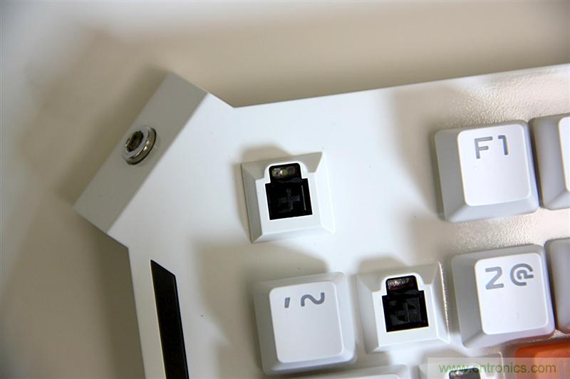 曾經的網吧統治者&mdash;雙飛燕血手幽靈機械鍵盤，真世界最快？