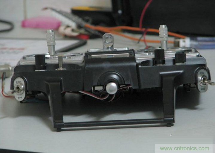 無人機 DIY 制作全過程，酷得不要不要的！