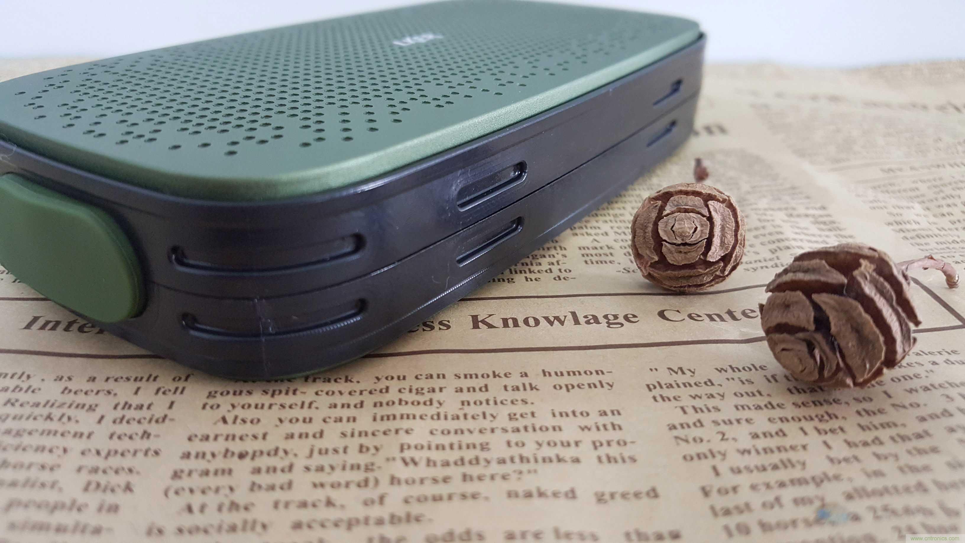 搞怪&ldquo;美人魚&rdquo;盡享靈克藍(lán)牙音箱的天籟之音！