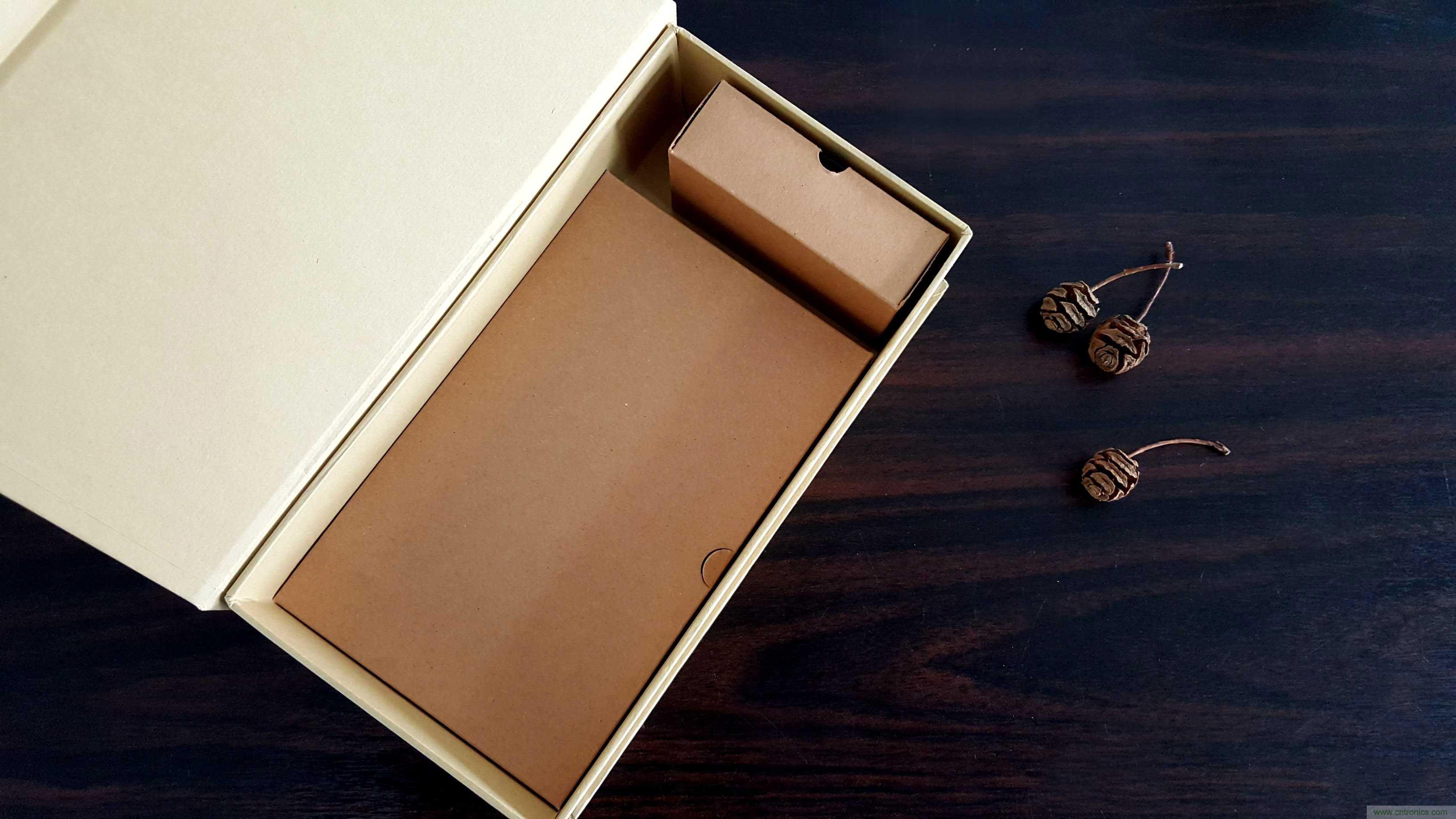 搞怪&ldquo;美人魚&rdquo;盡享靈克藍(lán)牙音箱的天籟之音！