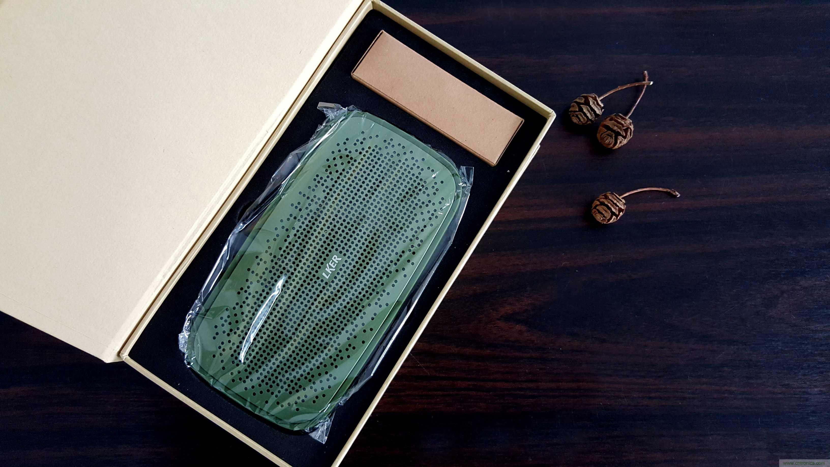 搞怪&ldquo;美人魚&rdquo;盡享靈克藍(lán)牙音箱的天籟之音！