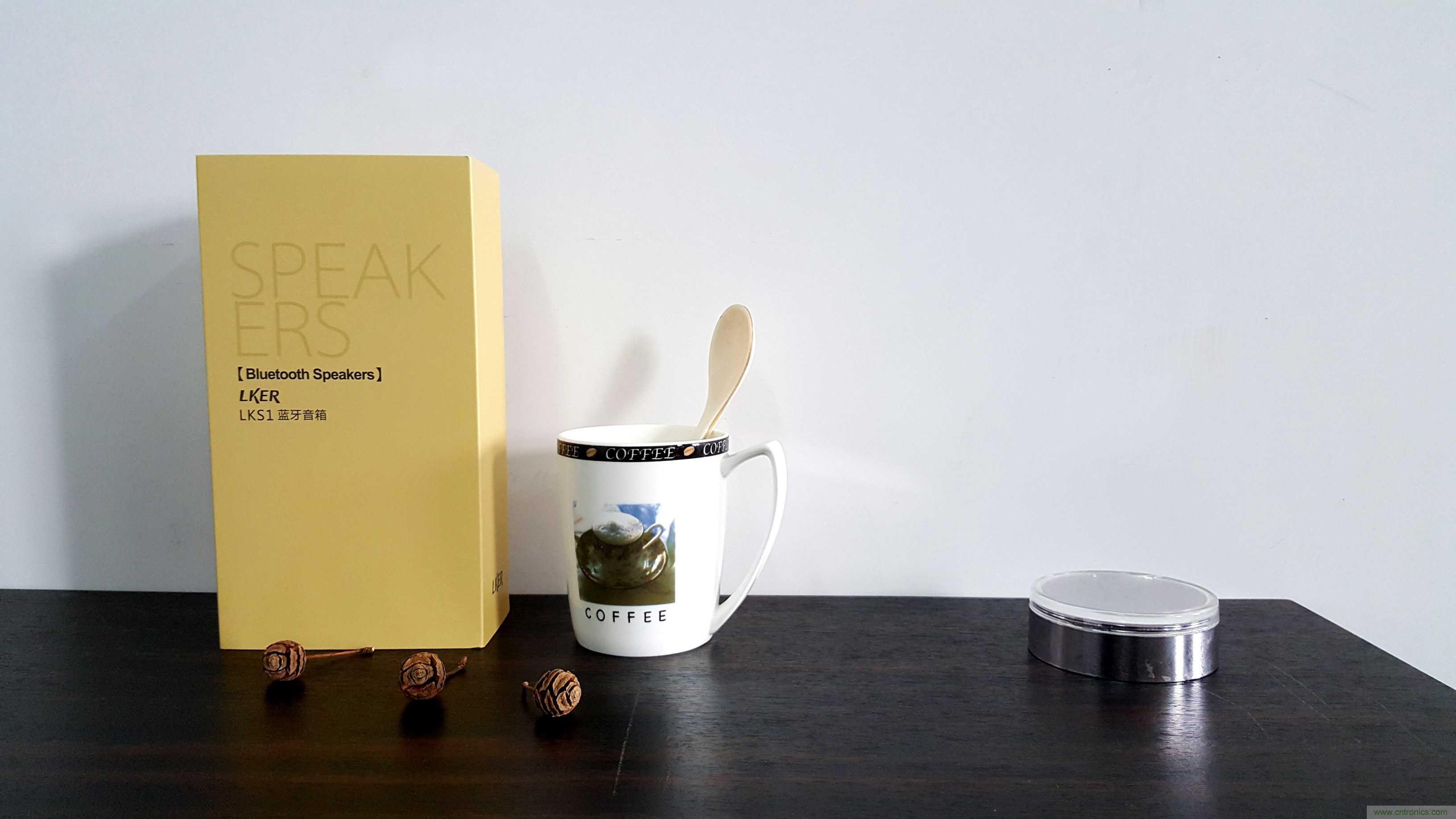 搞怪&ldquo;美人魚&rdquo;盡享靈克藍(lán)牙音箱的天籟之音！