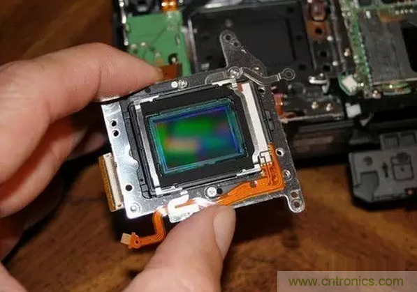 對比CCD與CMOS圖像傳感器的硬件技術指標