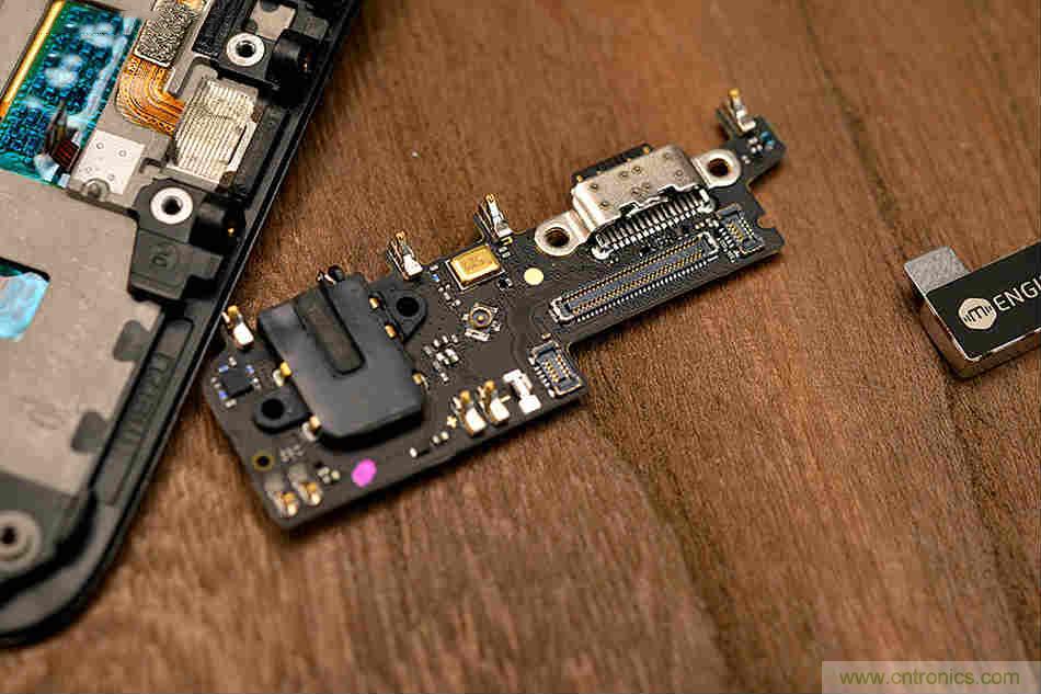 拆解魅族15 Plus：玩轉了新概念，但其工藝究竟如何？