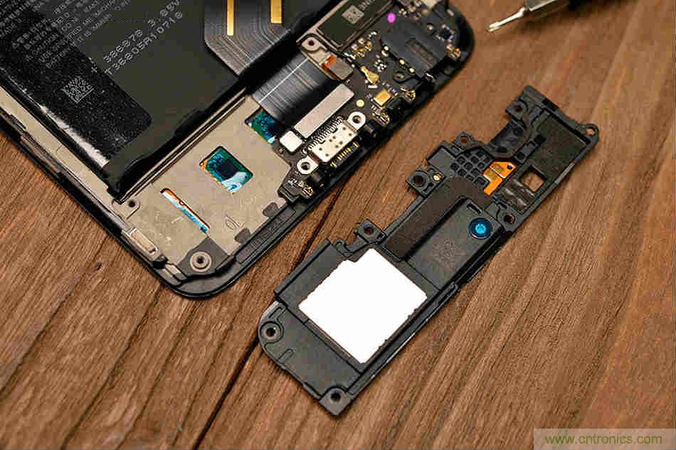 拆解魅族15 Plus：玩轉了新概念，但其工藝究竟如何？