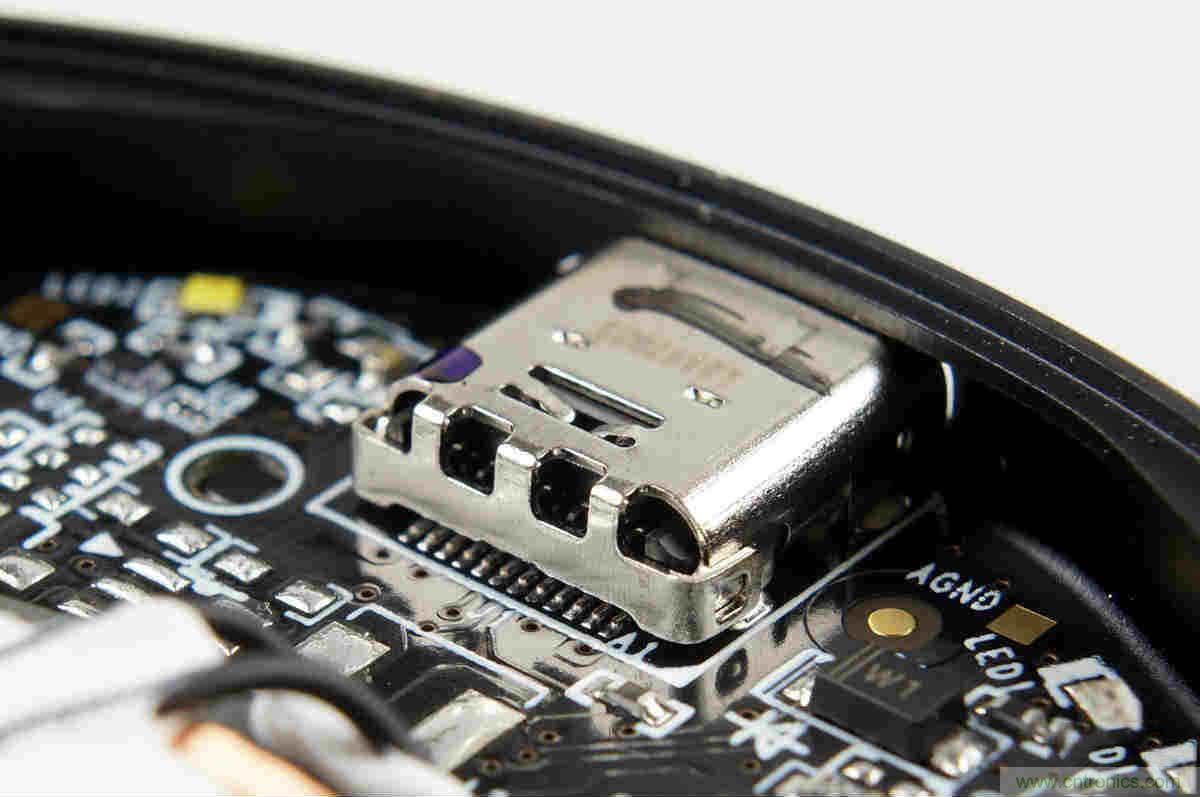 拆解對比：系出同門，小米、紫米無線充電器的差別有多大？