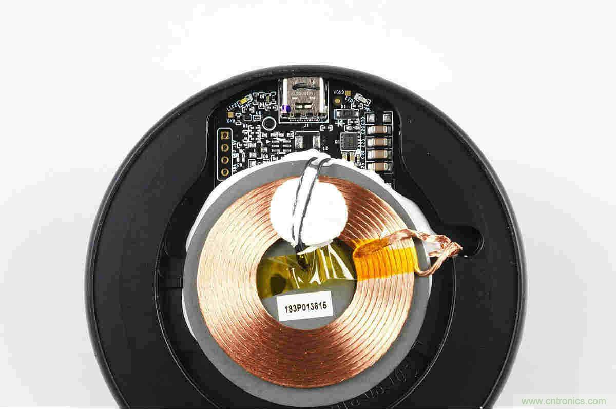 拆解對比：系出同門，小米、紫米無線充電器的差別有多大？