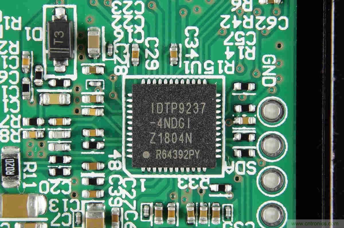 拆解對比：系出同門，小米、紫米無線充電器的差別有多大？