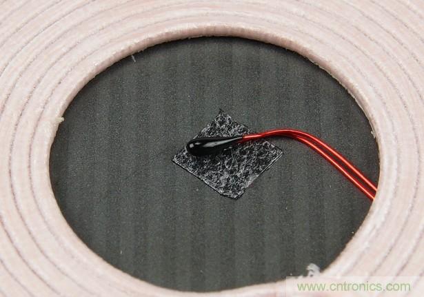 拆解對比：系出同門，小米、紫米無線充電器的差別有多大？