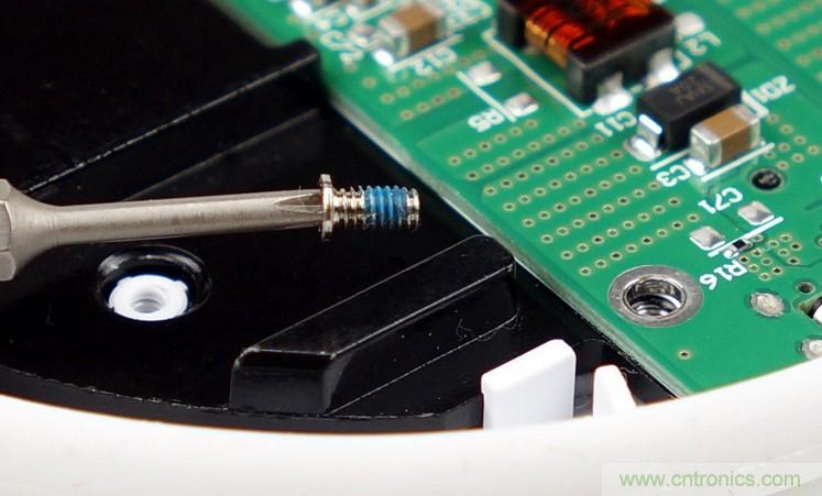 拆解對比：系出同門，小米、紫米無線充電器的差別有多大？