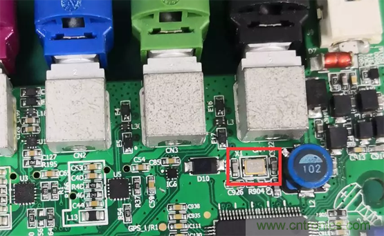 如何通過PCB布局設(shè)計(jì)來解決EMC問題？