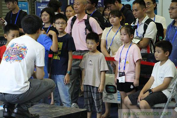 WAIE大戰&ldquo;利奇馬&rdquo;，3萬真粉如約駕臨&ldquo;WAIE 2019第四屆上海國際人工智能展覽會&rdquo;