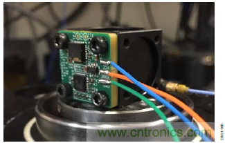 10kHz MEMS加速度計，提供4mA至20mA輸出，適合狀態監控應用