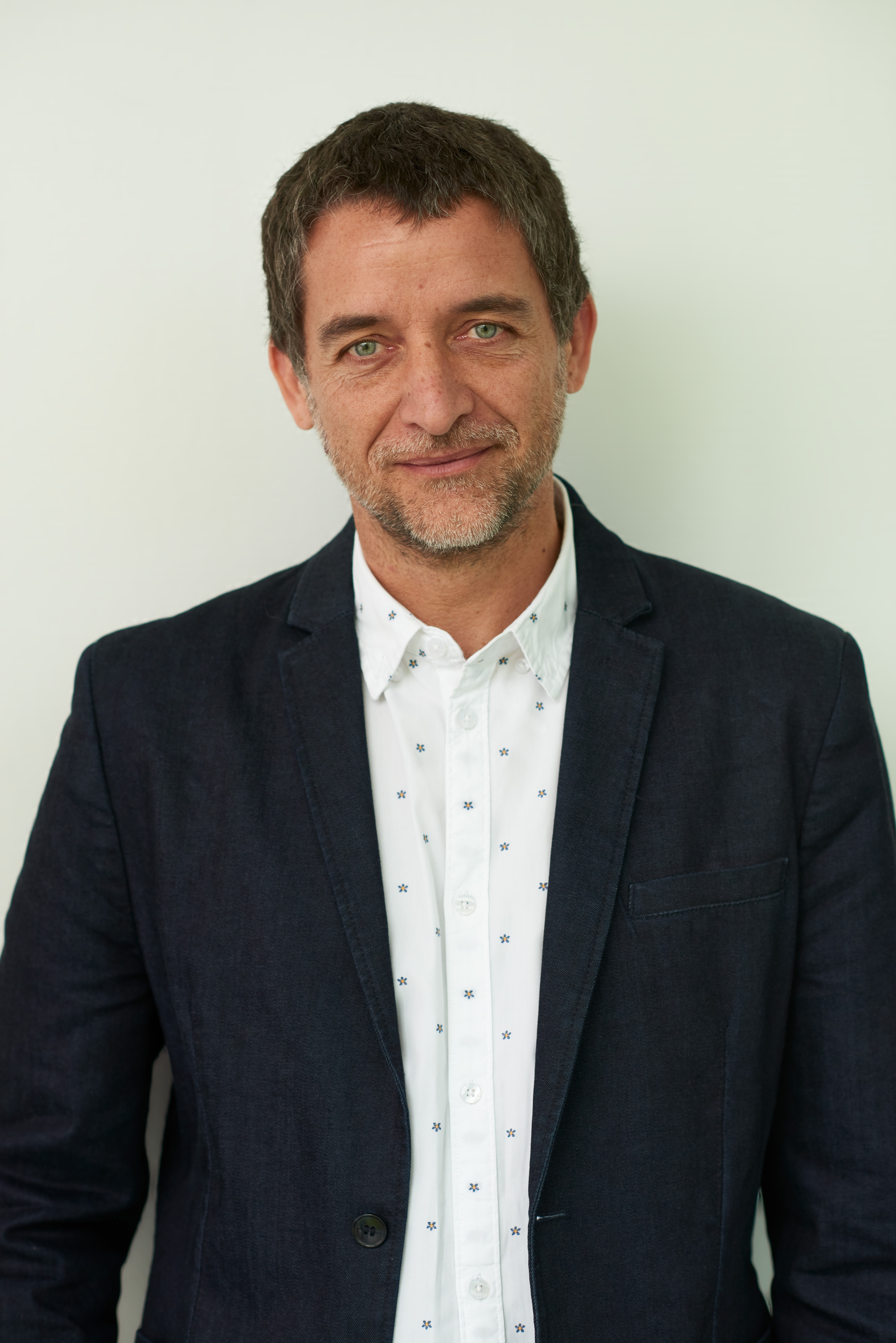 意法半導體為數(shù)據(jù)中心和AI集群帶來更高性能的云光互連技術