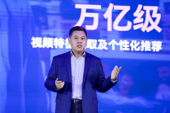 數據洪流下的算力突圍：英特爾以生態(tài)之力破局AI規(guī)模化