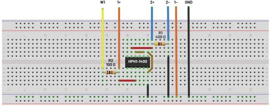   材料  ? ADALM2000主動(dòng)學(xué)習(xí)模塊 ? 無焊試驗(yàn)板和跳線套件 ? 一臺HPH1-1400L 6繞組變壓器 ? 一臺HPH1-0190L 6繞組變壓器 ? 兩個(gè)100 Ω電阻  說明  在無焊試驗(yàn)板上構(gòu)建圖2所示的電路。需要使用此設(shè)置來測量初級/次級匝數(shù)比為1:1的三種不同配置下，兩個(gè)變壓器型號各自的頻率響應(yīng)。兩個(gè)紅色箭頭表示在初級和次級使用同一個(gè)線圈的配置中連接源電阻和負(fù)載電阻的位置。藍(lán)色箭頭對應(yīng)的是在初級和次級使用兩個(gè)串聯(lián)線圈的配置。綠色箭頭對應(yīng)的是在初級和次級使用三個(gè)串聯(lián)線圈的配置。